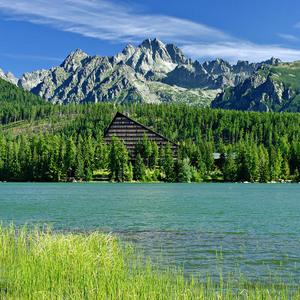 Štrbské pleso je pre školské výlety ideálne